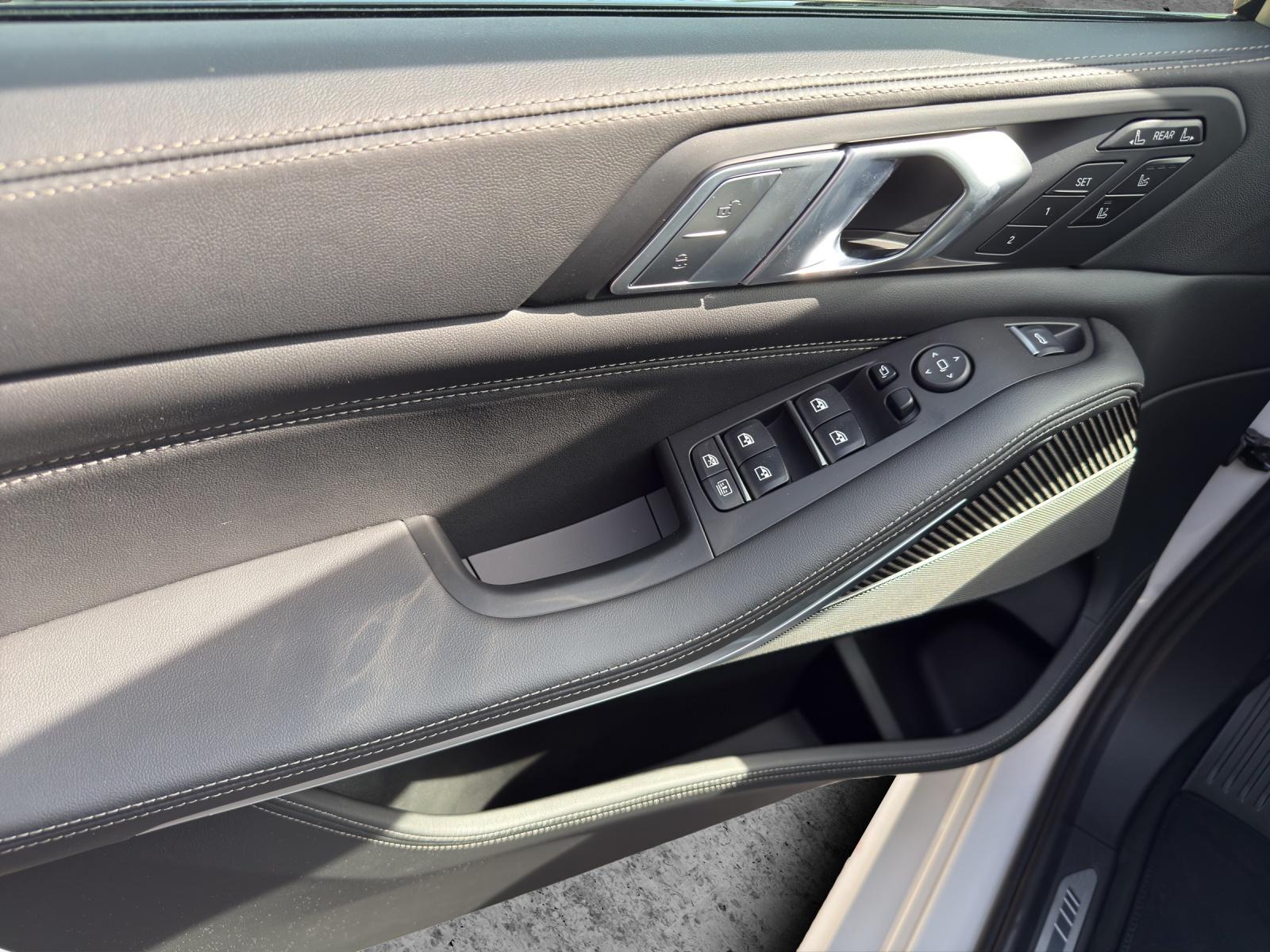 BMW X7 xDrive40i-image-17