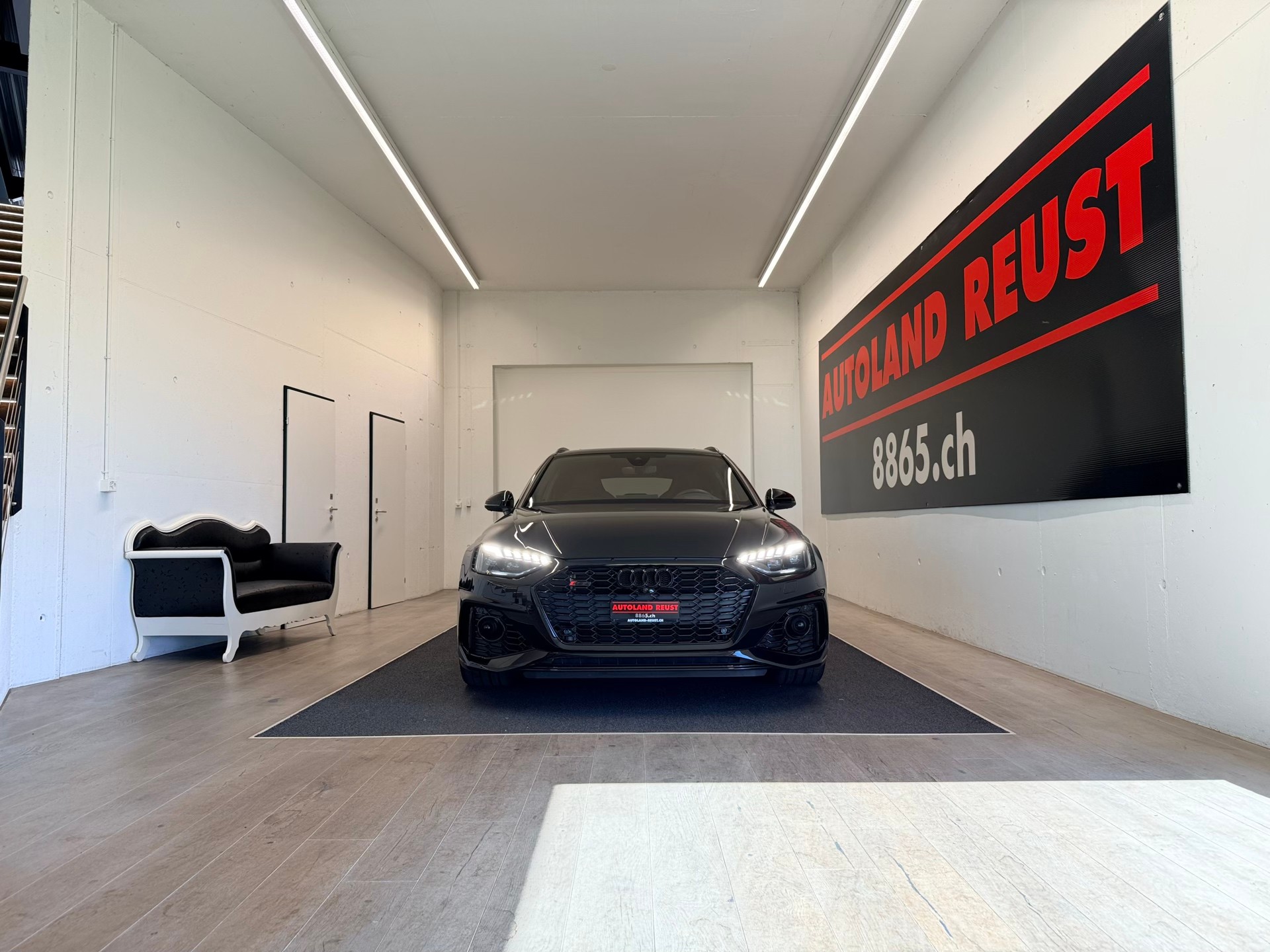 AUDI RS4 Avant quattro tiptronic-showroom-element-1
