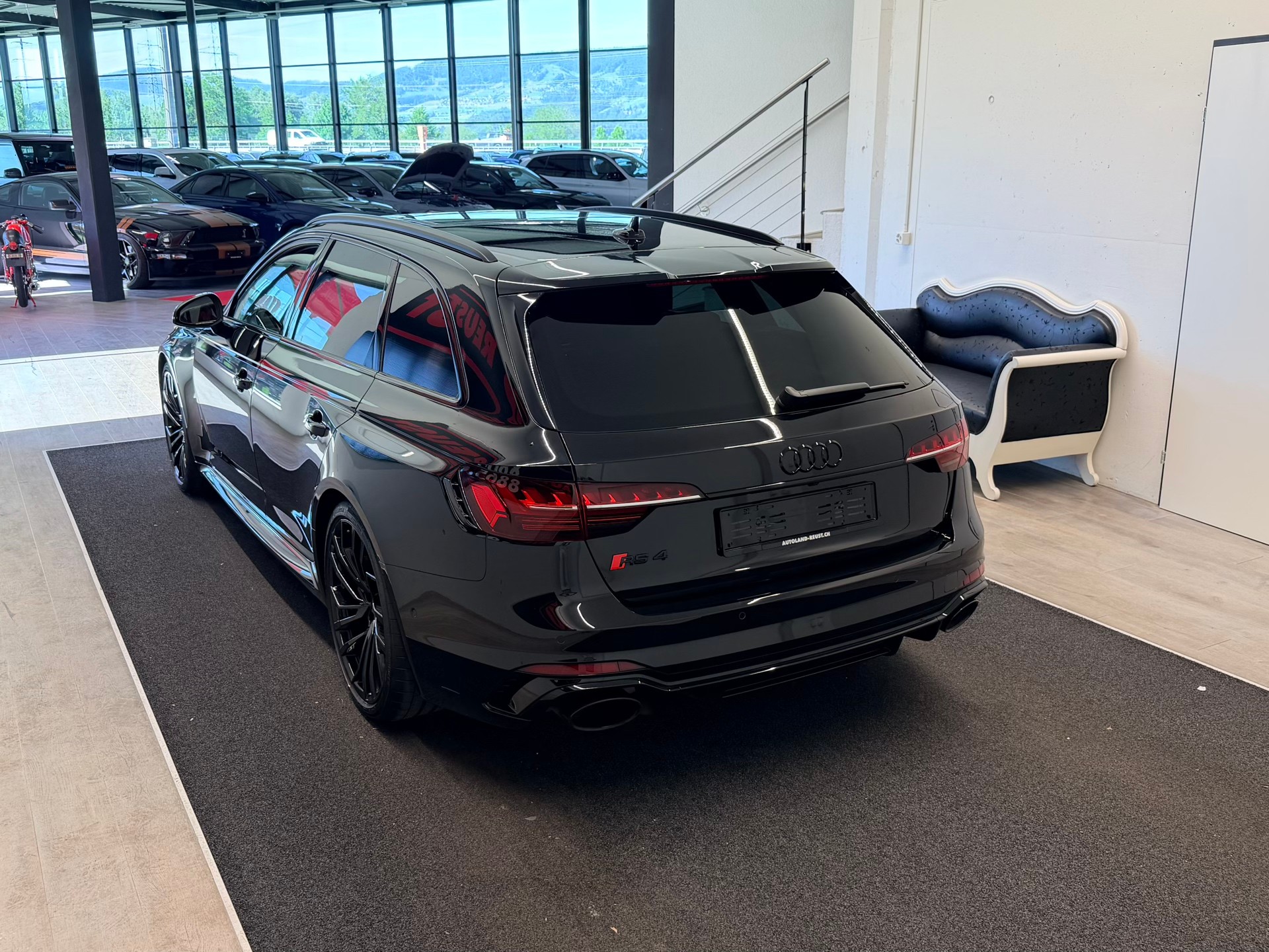 AUDI RS4 Avant quattro tiptronic-image-8