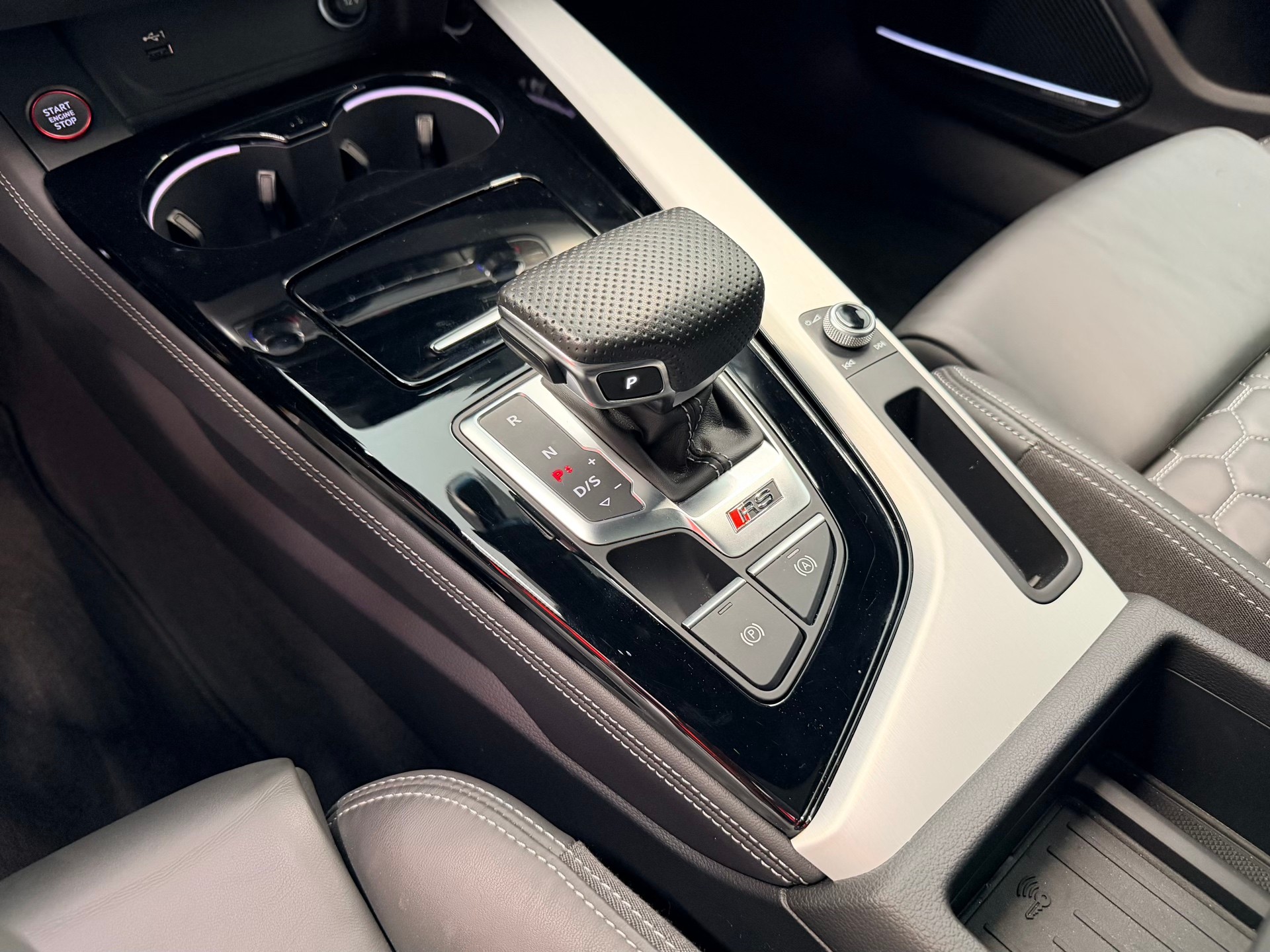 AUDI RS4 Avant quattro tiptronic-image-24