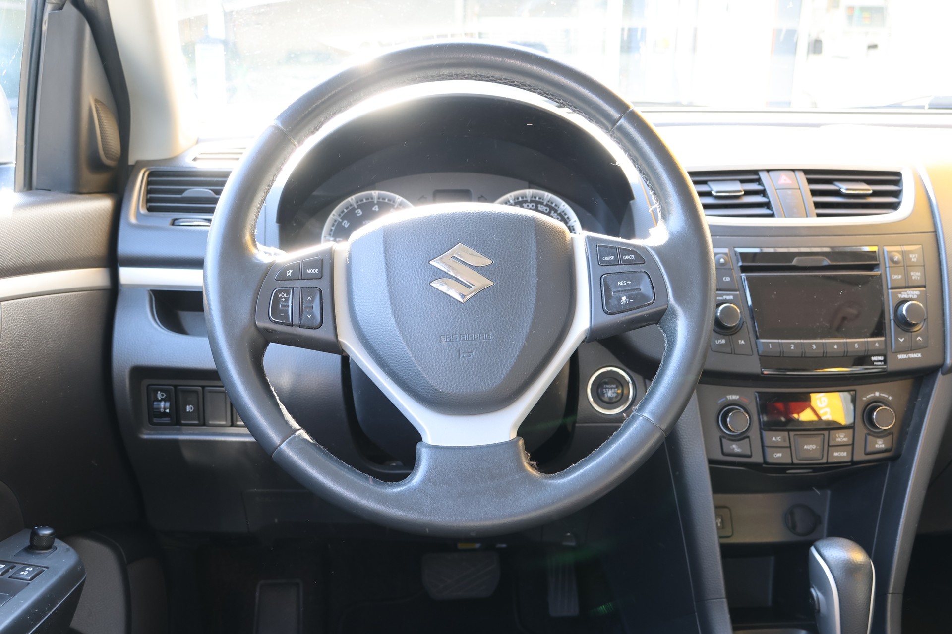 SUZUKI Swift 1.2i GL Top Automatic-image-5