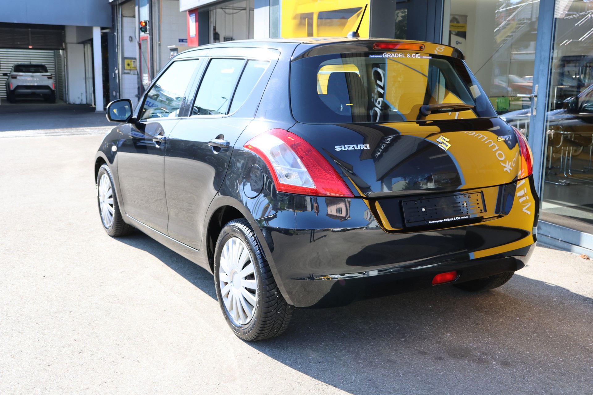 SUZUKI Swift 1.2i GL Top Automatic-showroom-element-2