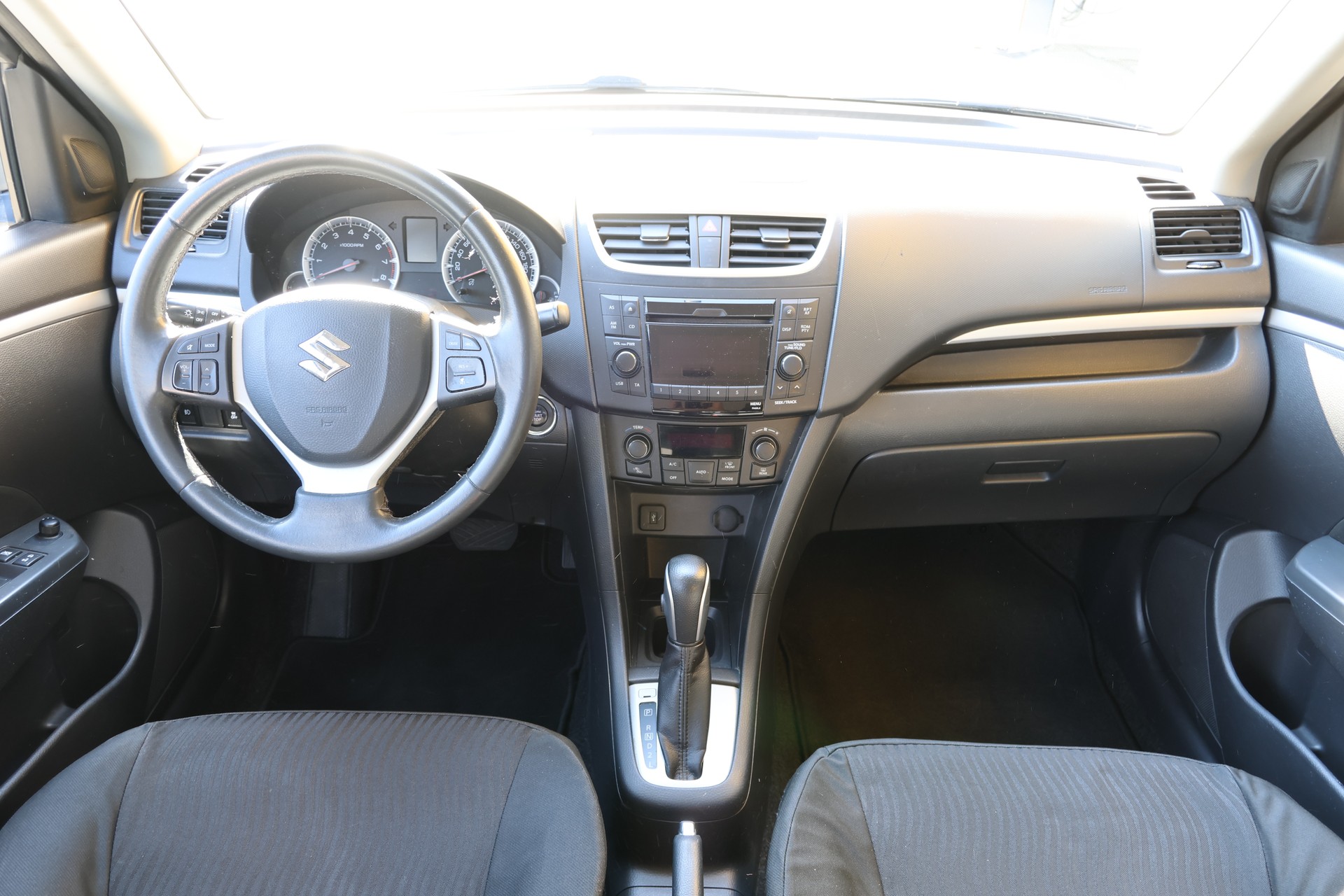 SUZUKI Swift 1.2i GL Top Automatic-showroom-element-3