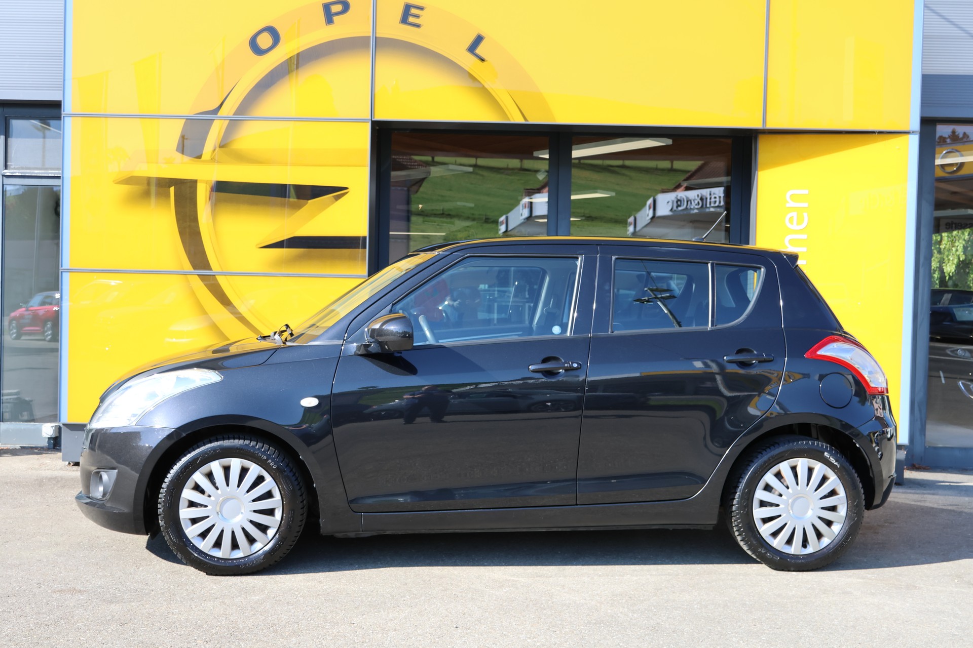 SUZUKI Swift 1.2i GL Top Automatic-showroom-element-1