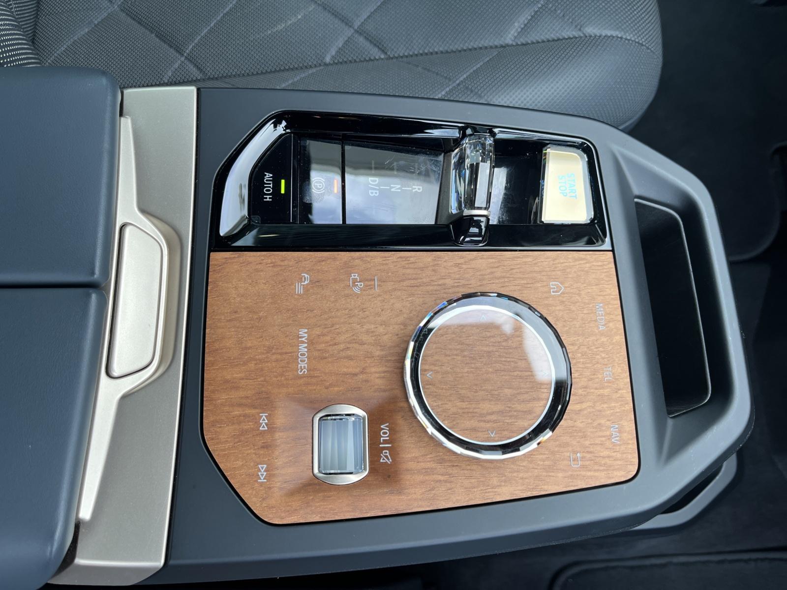 BMW iX xDrive40 Launch Edition (CH)🔋-image-21