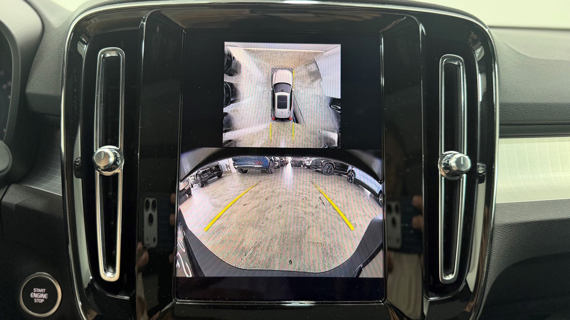 VOLVO XC40 2.0 B4 MH Black Edition-image-10
