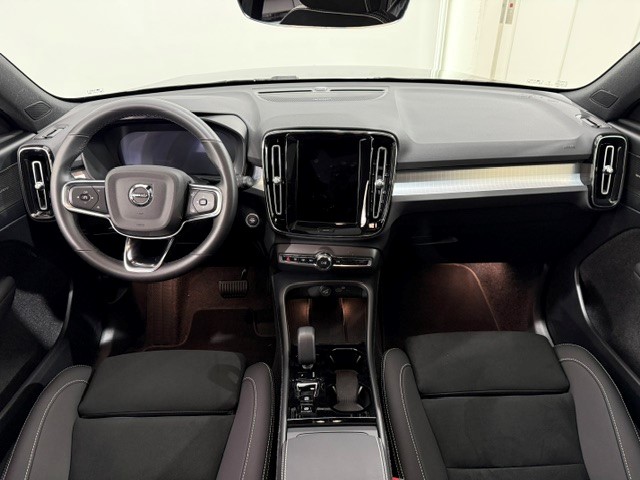 VOLVO XC40 2.0 B4 MH Black Edition-image-10