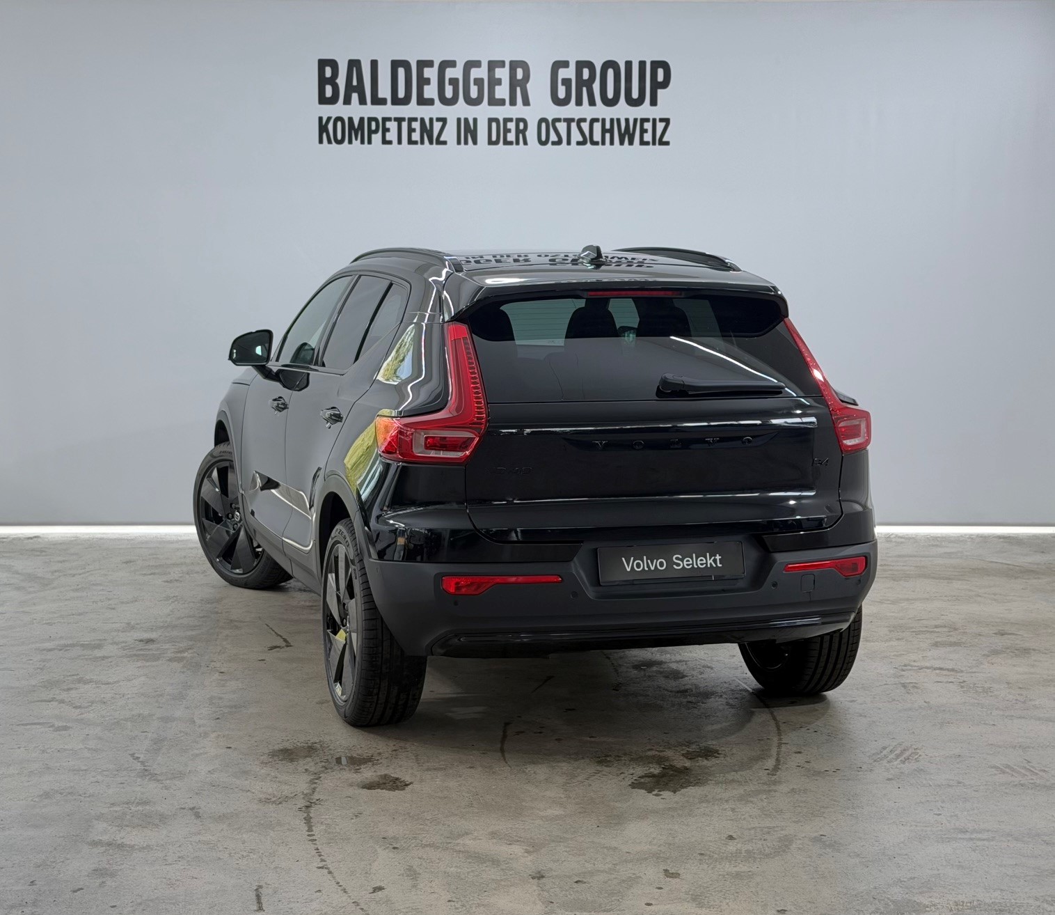 VOLVO XC40 2.0 B4 MH Black Edition-image-1