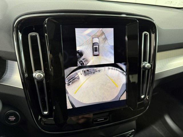 VOLVO XC40 2.0 B4 MH Black Edition-image-7