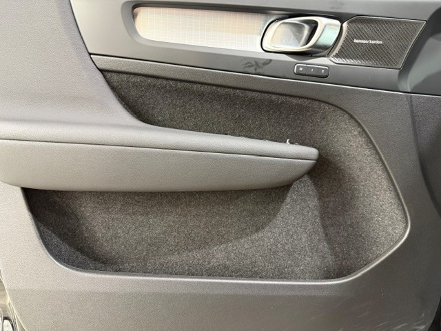 VOLVO XC40 2.0 B4 MH Black Edition-image-5