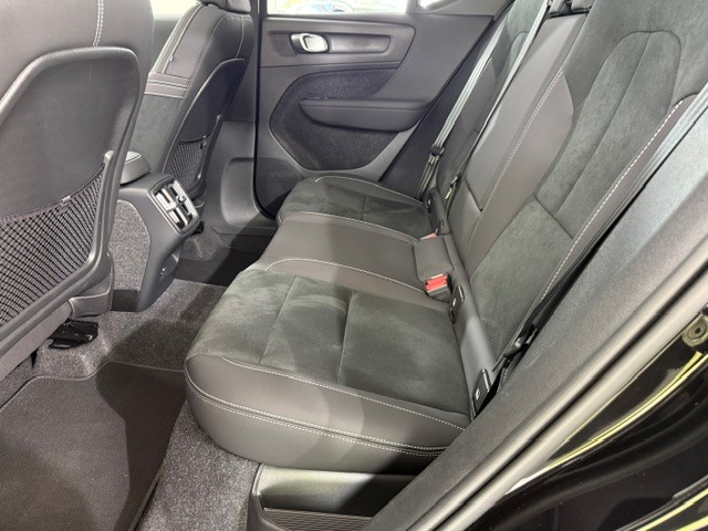 VOLVO XC40 2.0 B4 MH Black Edition-image-8