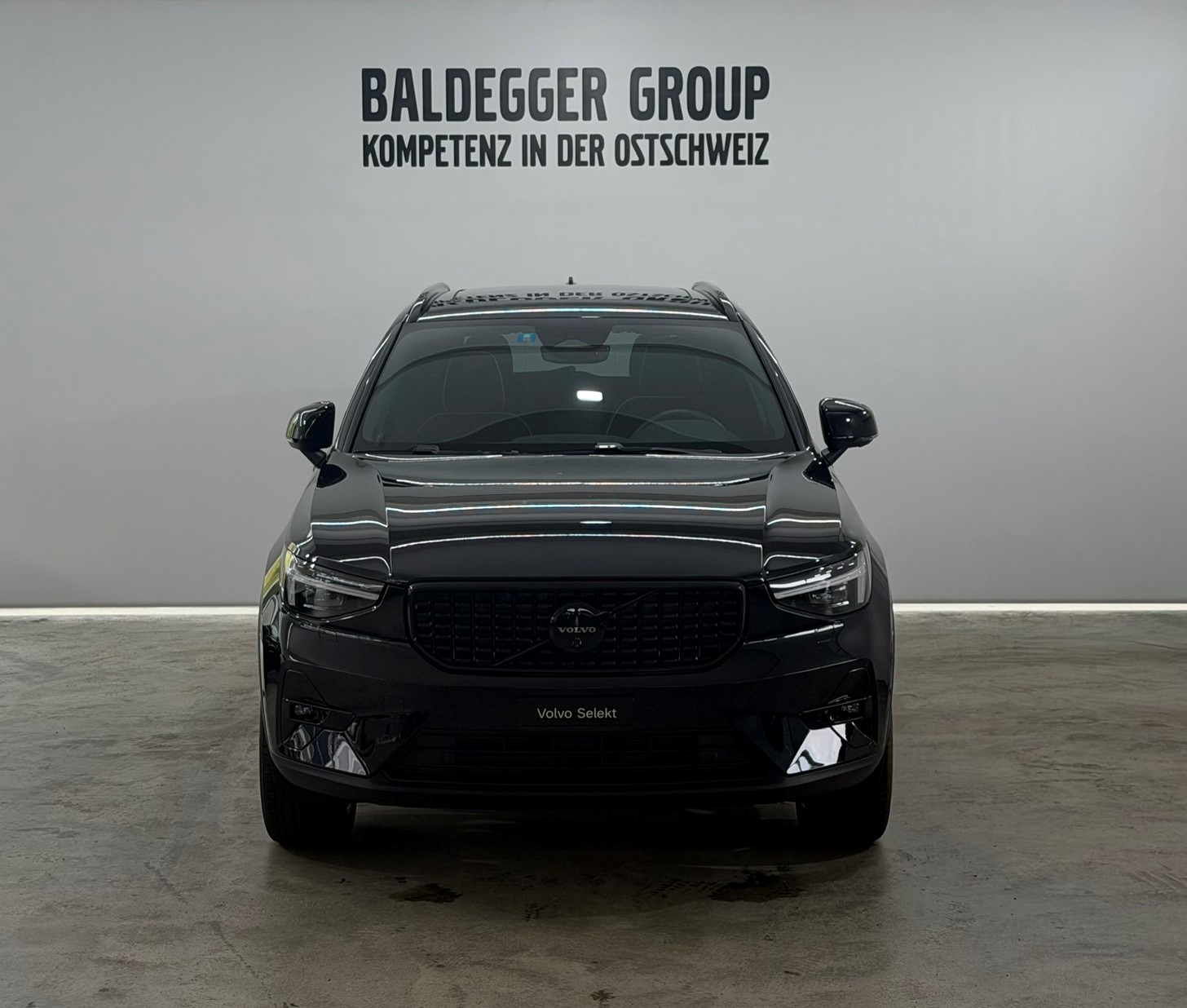 VOLVO XC40 2.0 B4 MH Black Edition-image-7