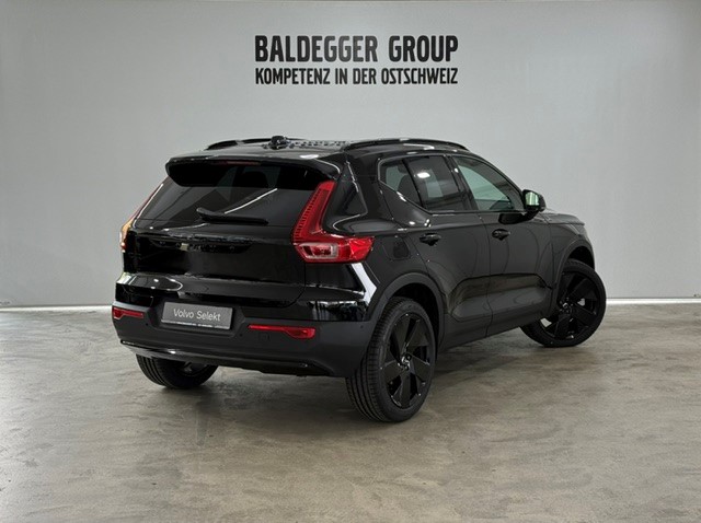 VOLVO XC40 2.0 B4 MH Black Edition-image-2