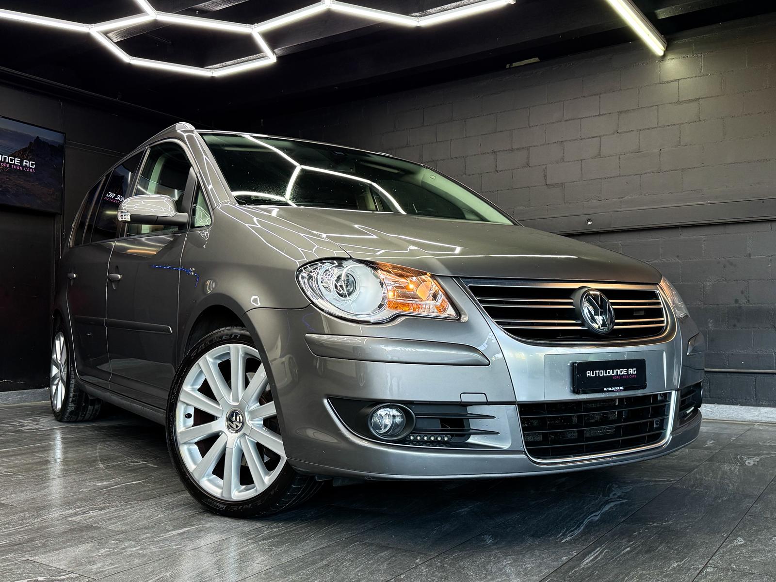 VW Touran 2.0 TDI R-Line-image-0