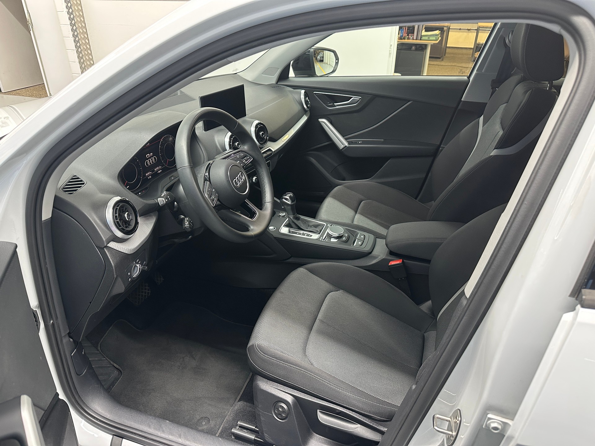 AUDI Q2 35 TFSI S line S-tronic-image-7