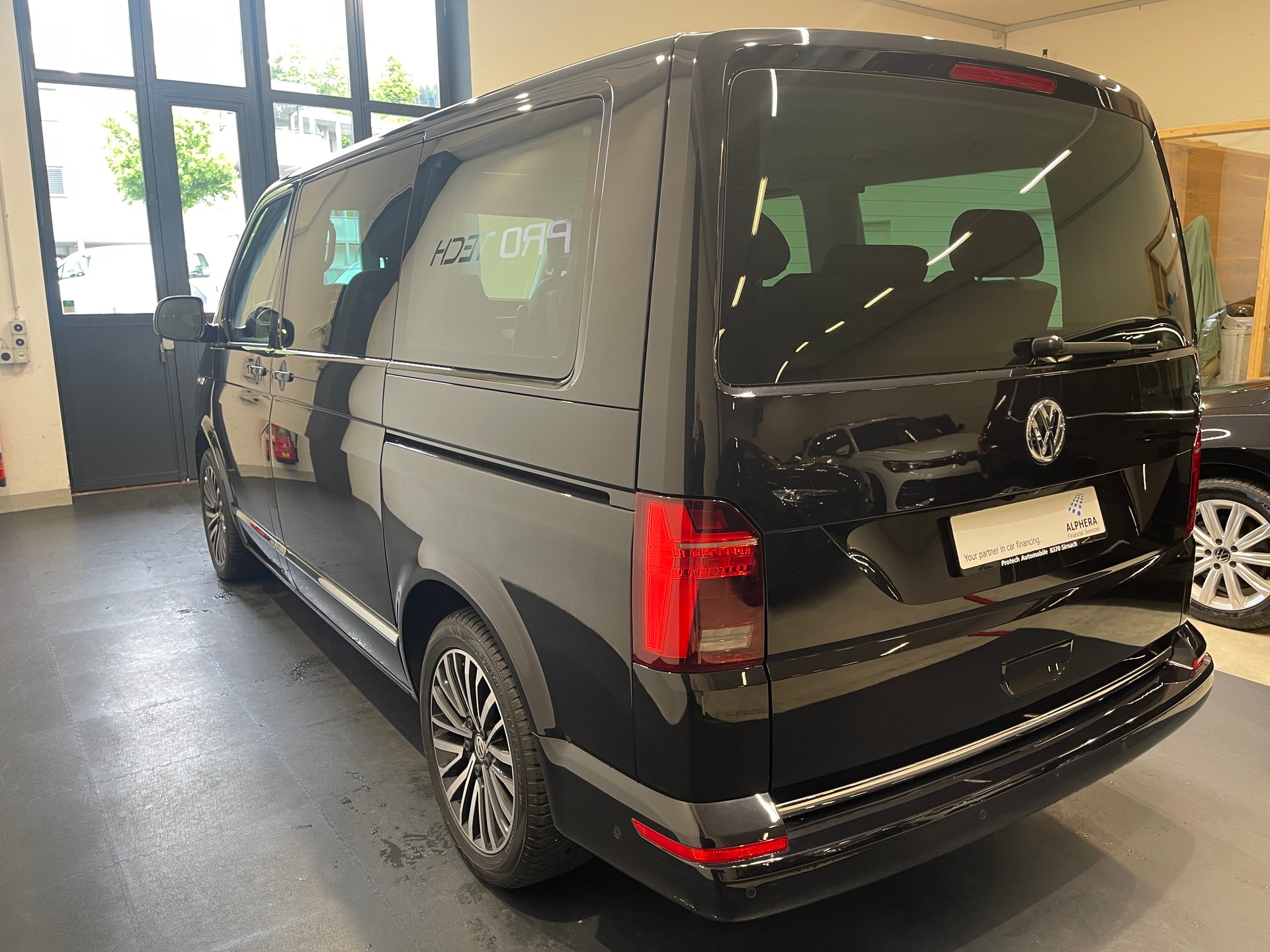 VW T6.1 Multivan 2.0 Bi-TDI Highline 4Motion DSG *BULLI*-image-6