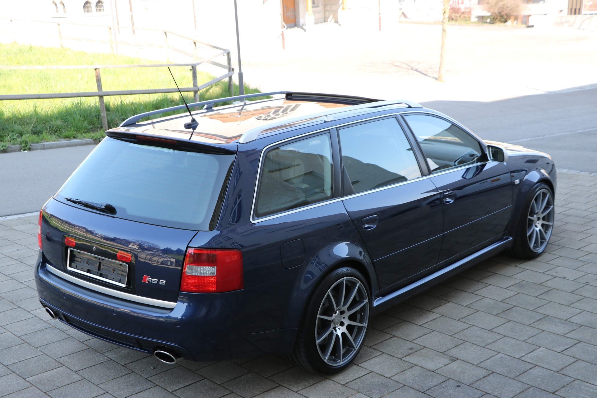 AUDI RS6 Avant quattro tiptronic-image-5