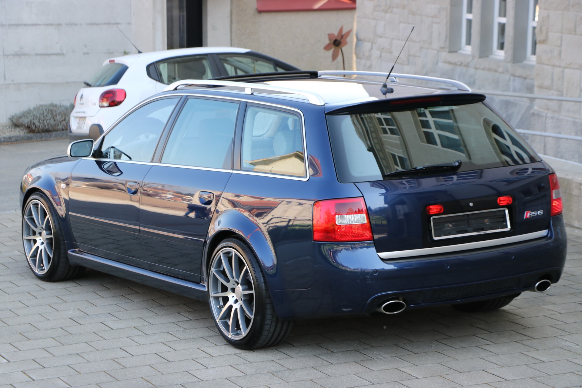 AUDI RS6 Avant quattro tiptronic-image-4