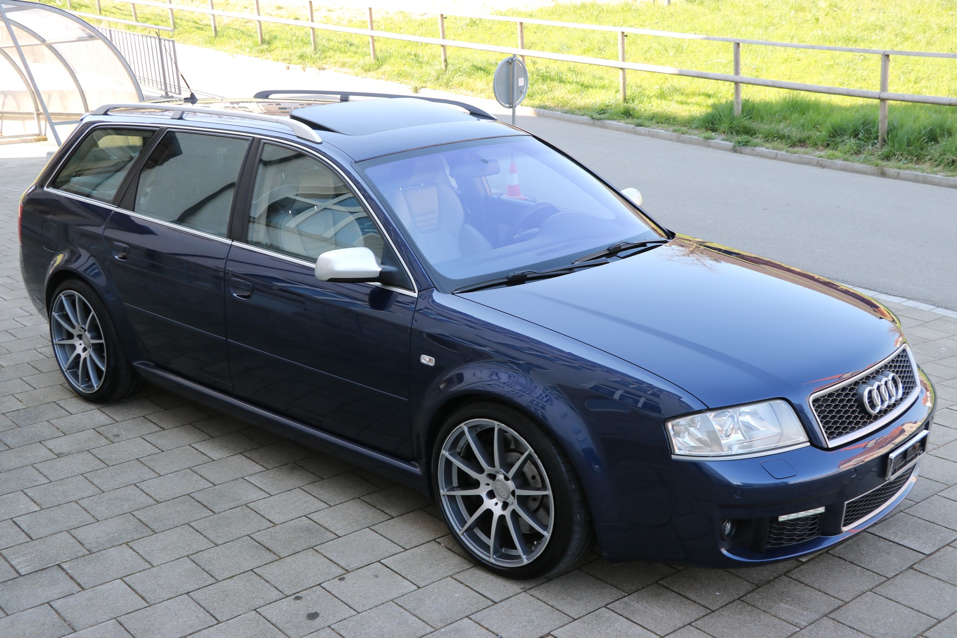 AUDI RS6 Avant quattro tiptronic-image-1