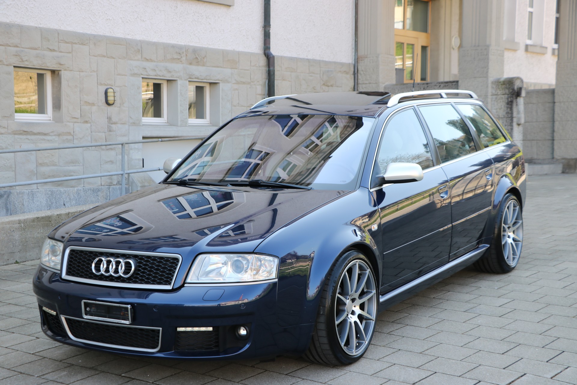 AUDI RS6 Avant quattro tiptronic-image-2