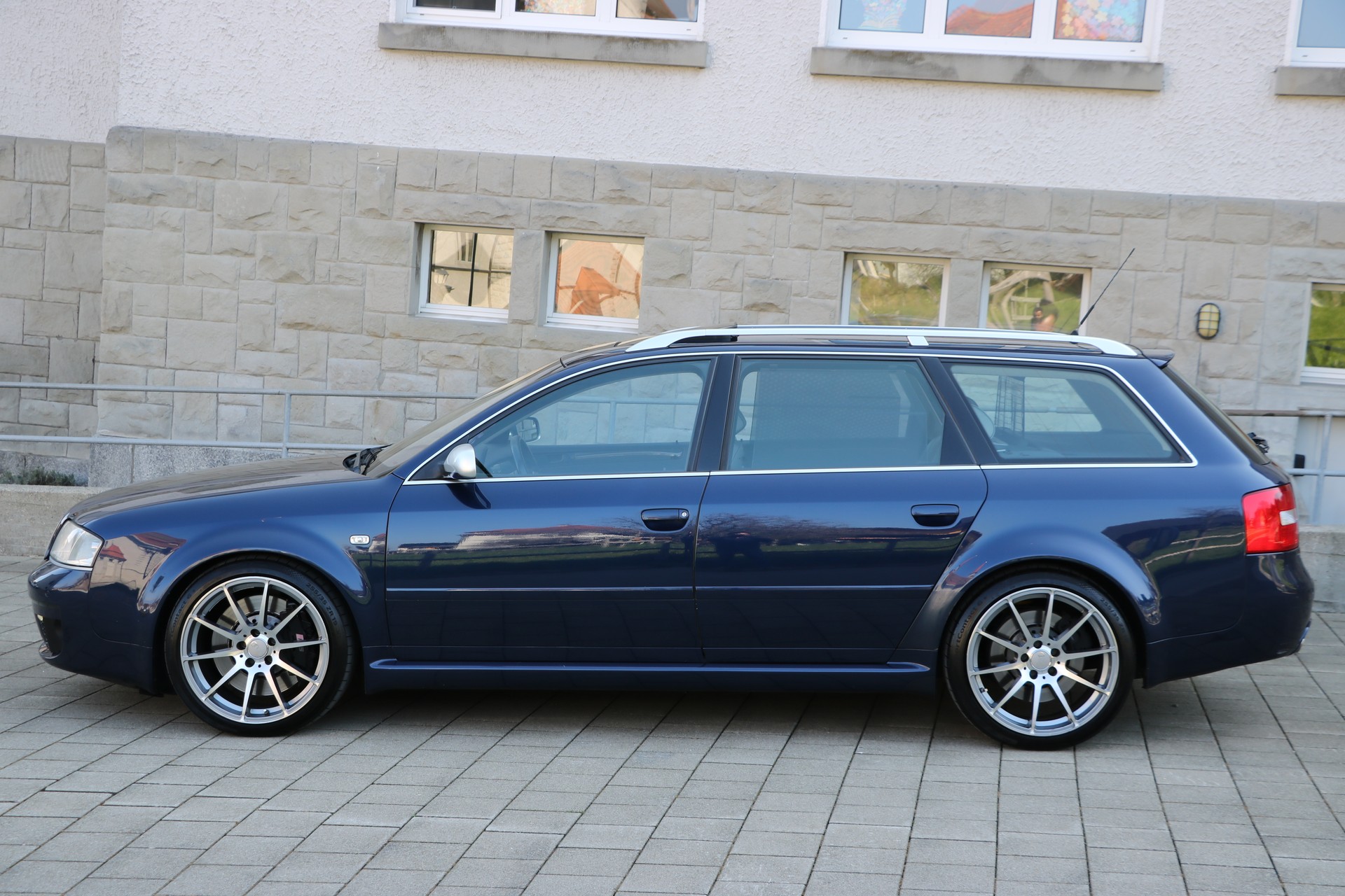 AUDI RS6 Avant quattro tiptronic-image-3