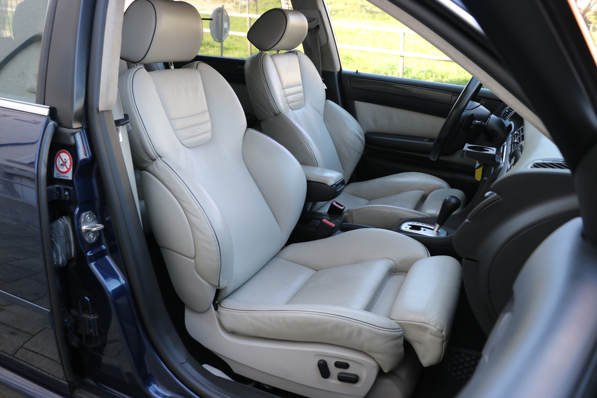 AUDI RS6 Avant quattro tiptronic-image-10
