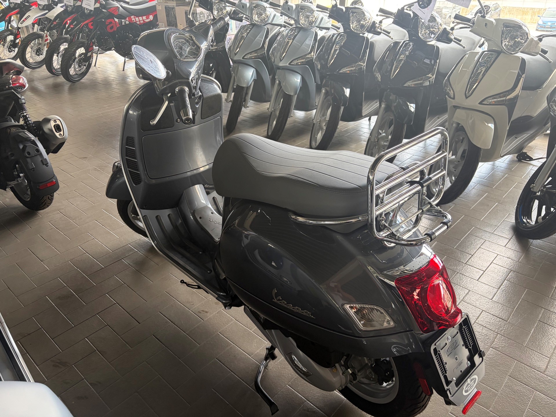 PIAGGIO Vespa GTS 125 ABS-image-5