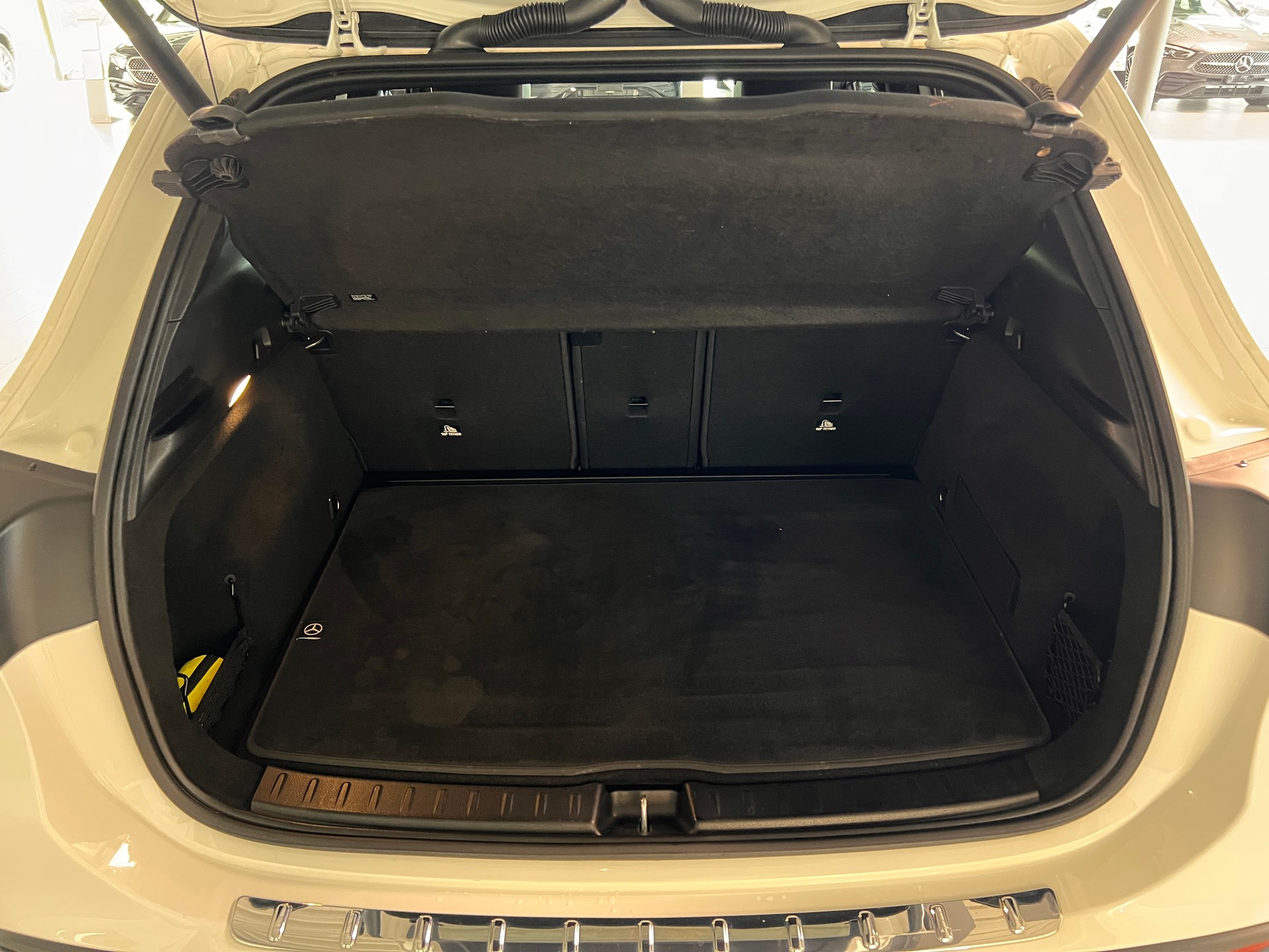 MERCEDES-BENZ GLA 220 4Matic 8G-DCT-image-6
