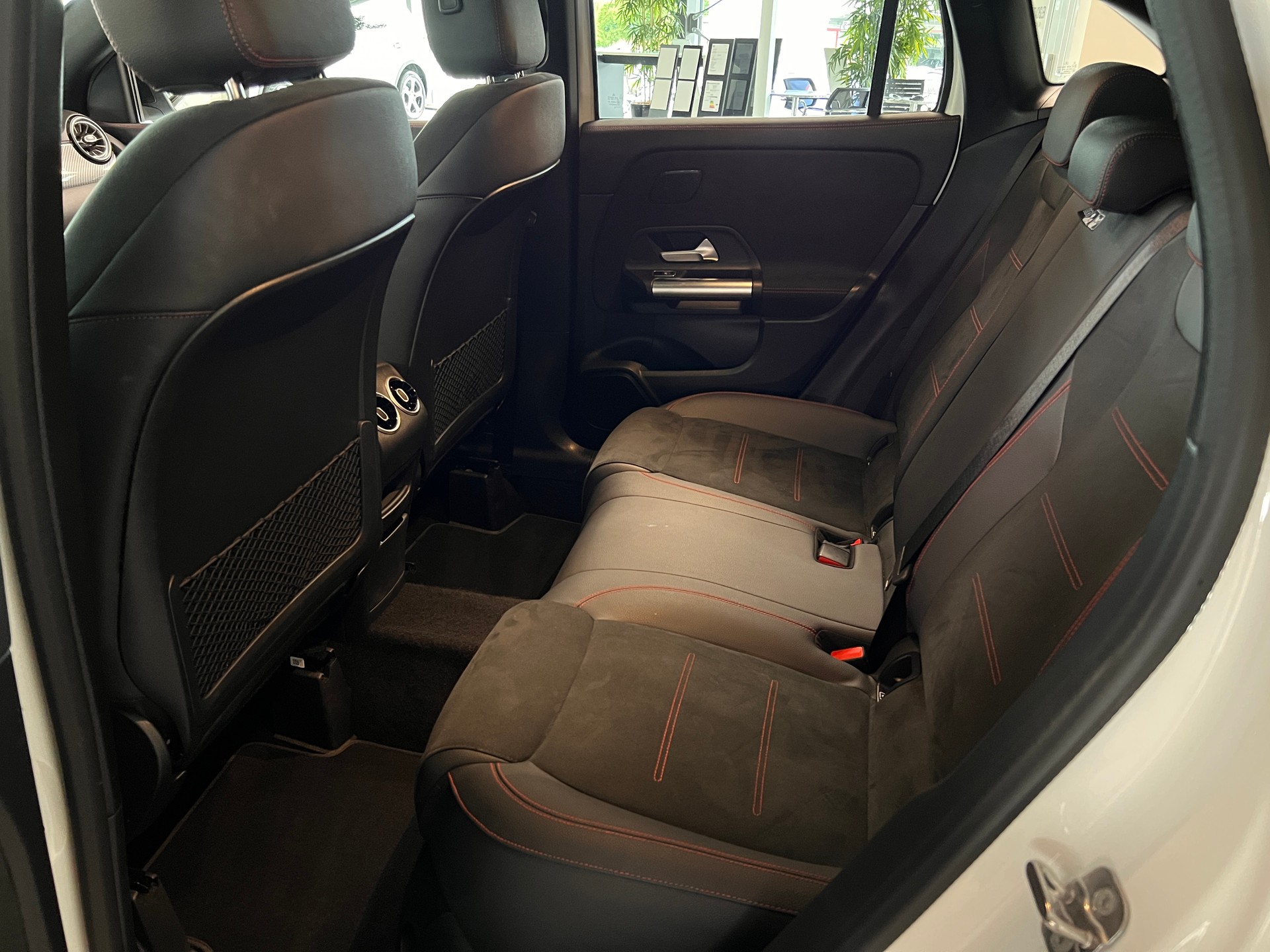 MERCEDES-BENZ GLA 220 4Matic 8G-DCT-image-8