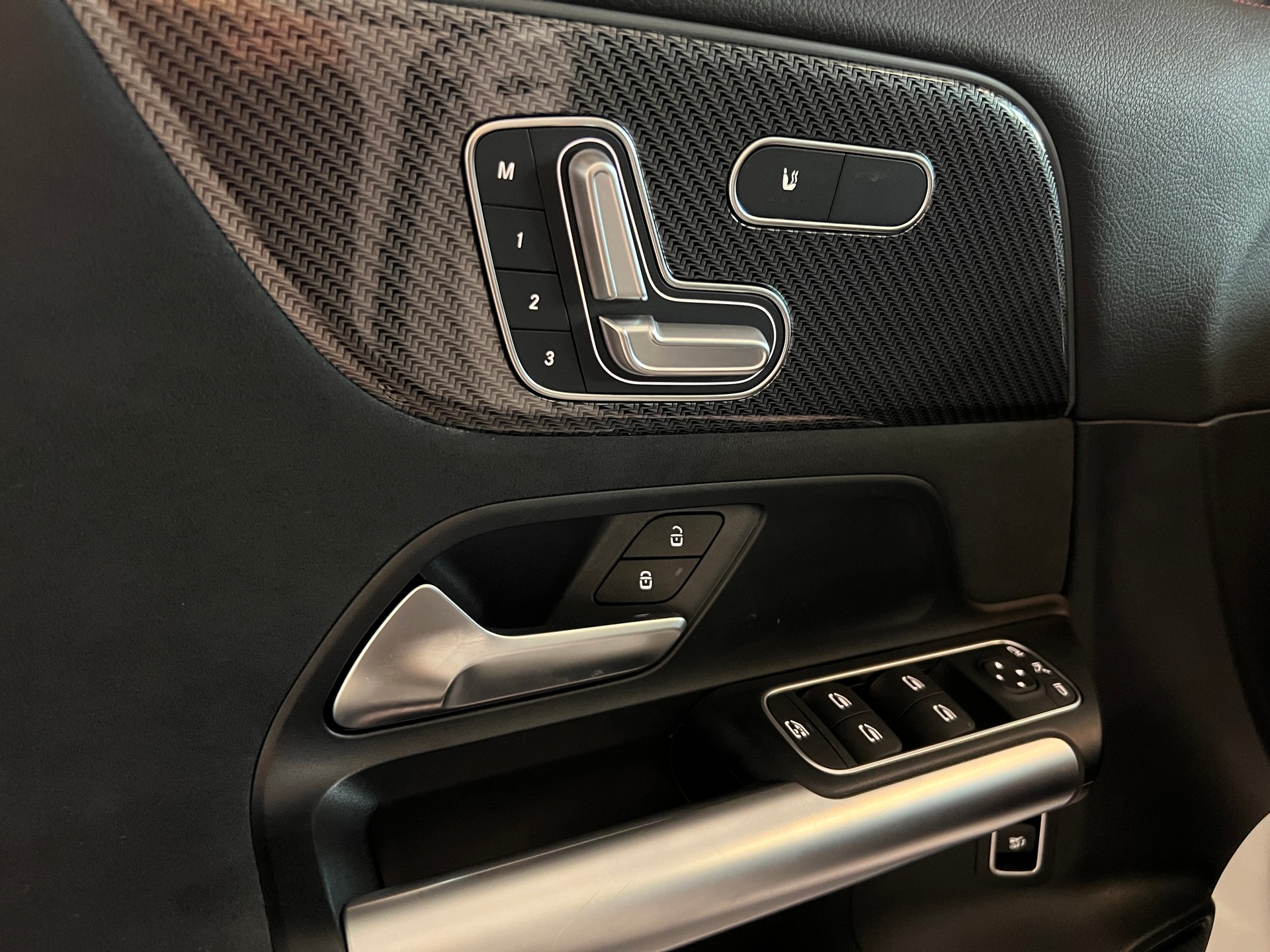 MERCEDES-BENZ GLA 220 4Matic 8G-DCT-image-13