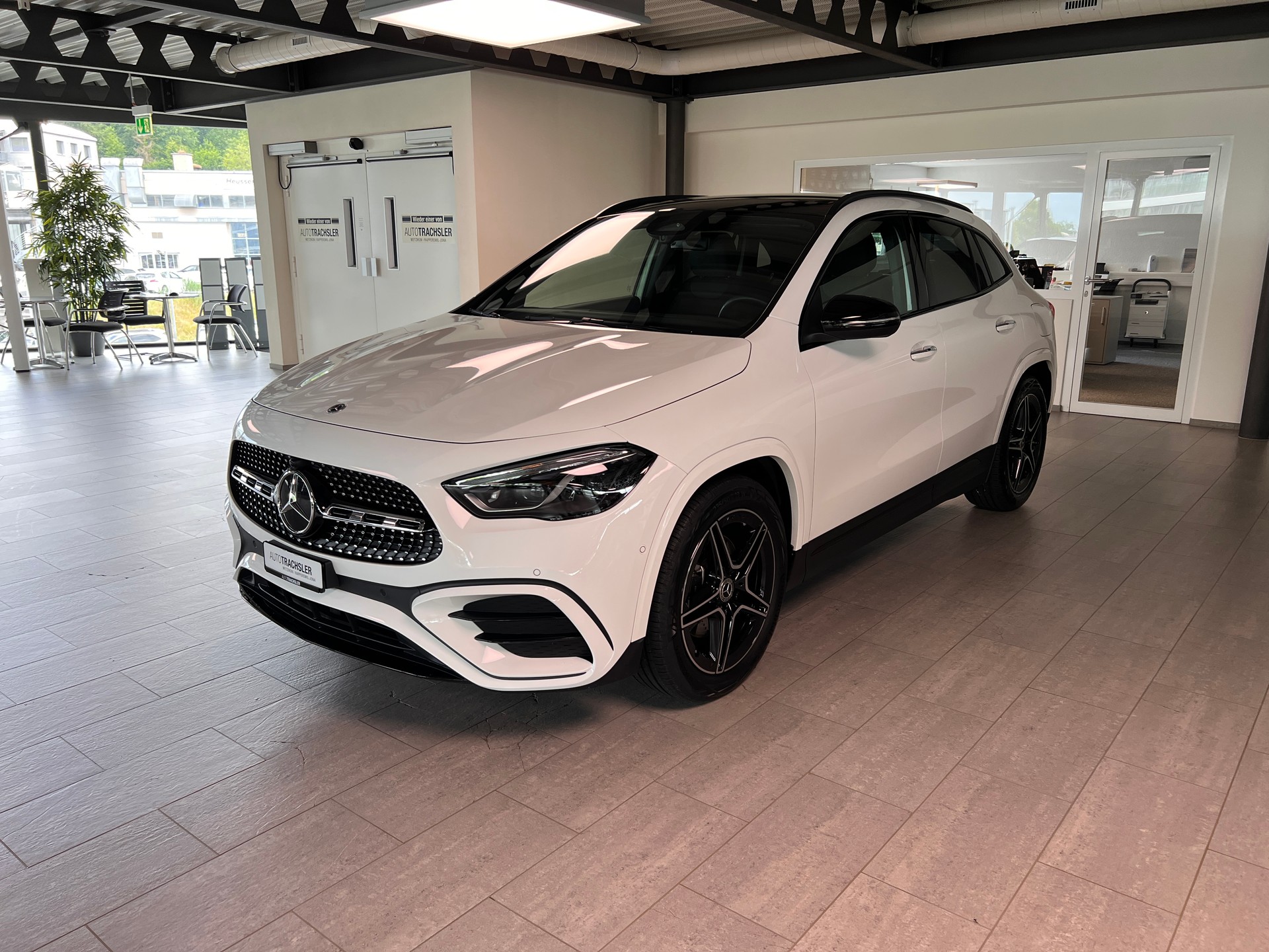 MERCEDES-BENZ GLA 220 4Matic 8G-DCT-image-3