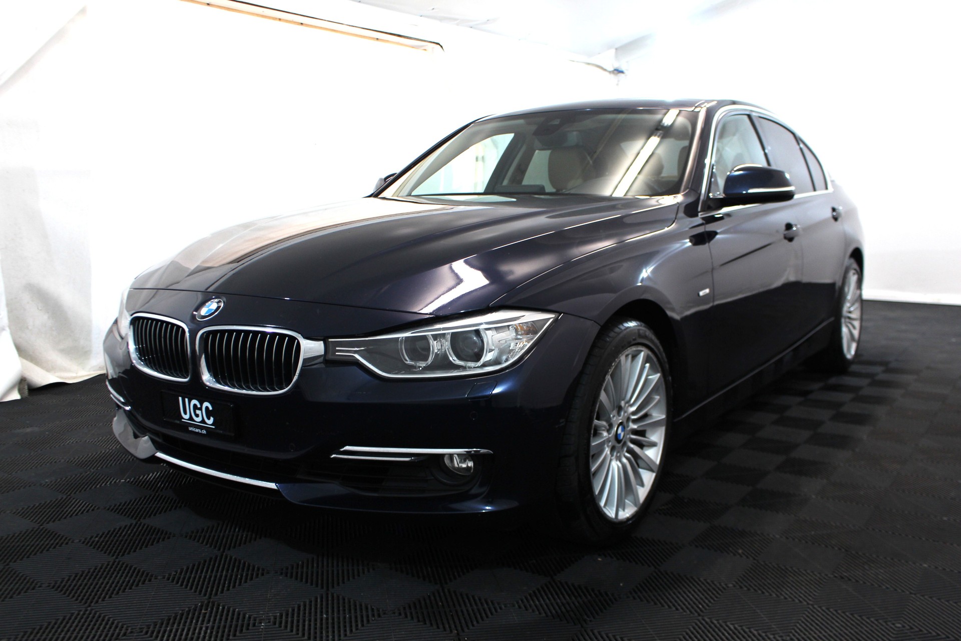 BMW ActiveHybrid SAG-showroom-element-2