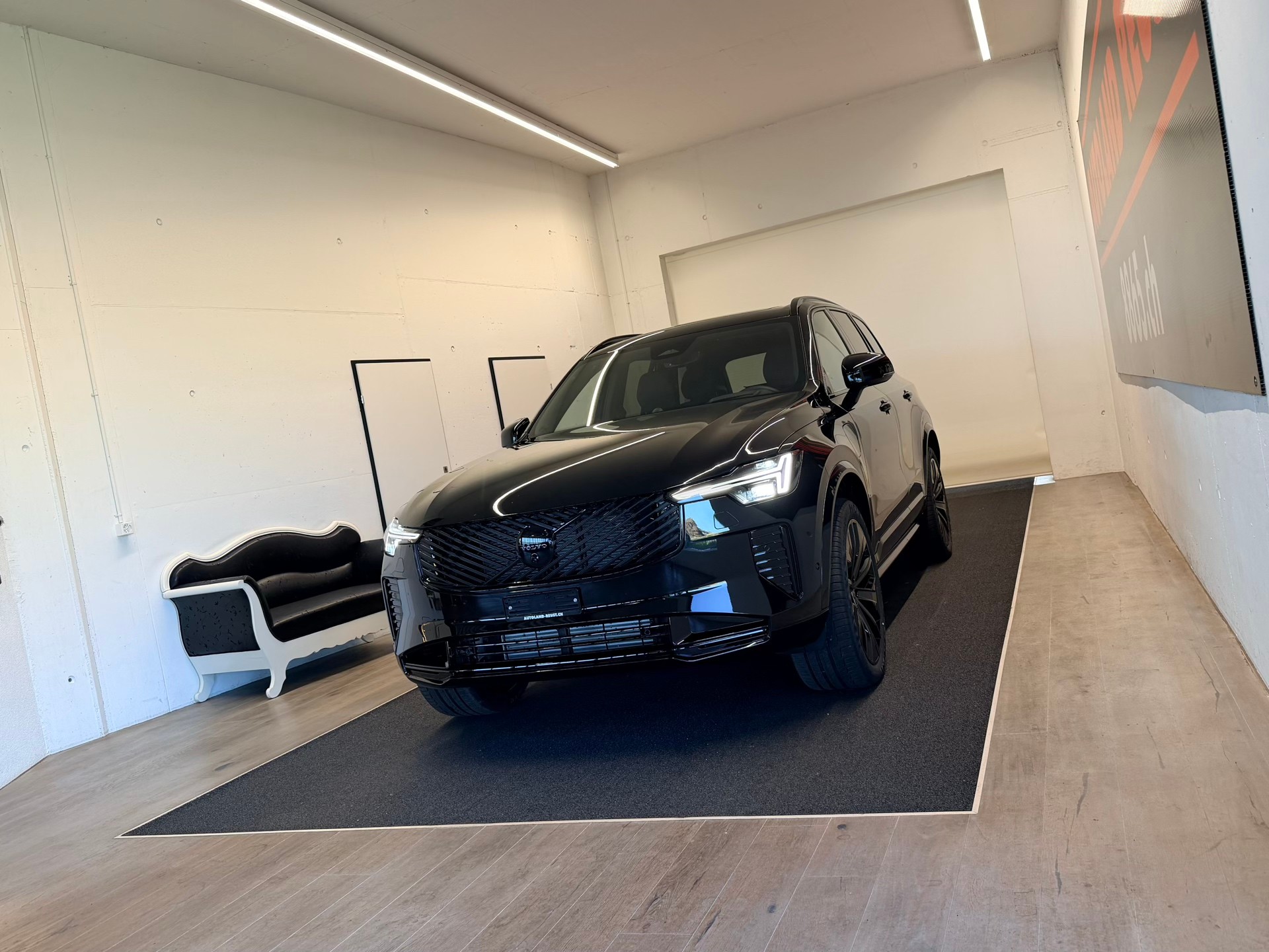 VOLVO XC90 T8 eAWD PluginHybrid Black Edition Geartronic-showroom-element-2