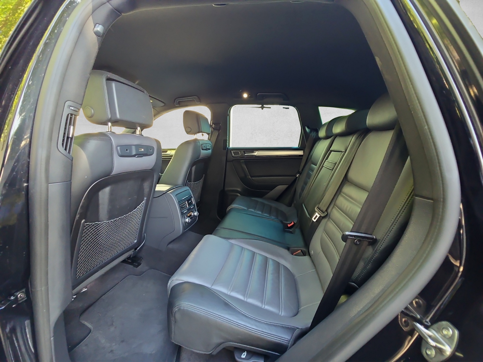 VW Touareg 3.0 TDI R-Line BMT Tiptronic-image-12
