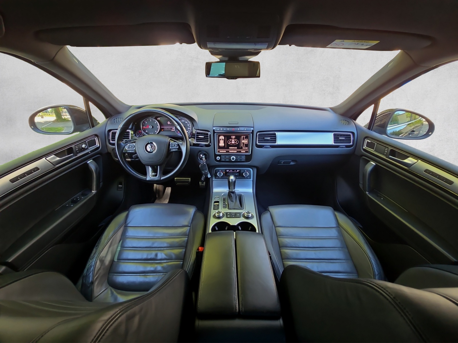 VW Touareg 3.0 TDI R-Line BMT Tiptronic-image-8