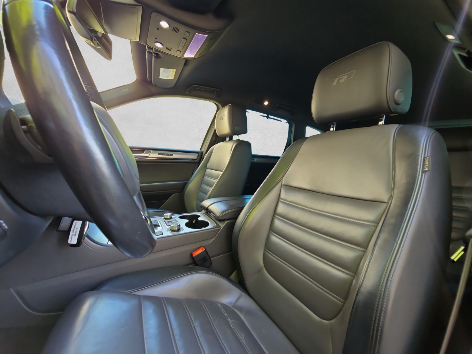 VW Touareg 3.0 TDI R-Line BMT Tiptronic-image-11