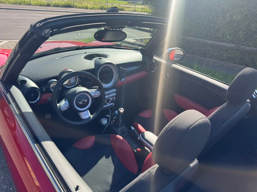 MINI Cooper John Cooper Works Cabriolet-image-4