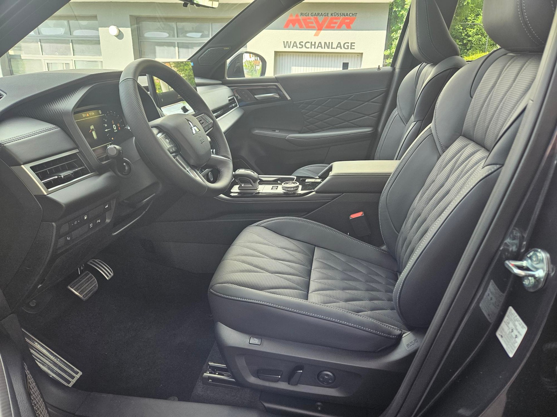 MITSUBISHI Outlander 2.4 PHEV Sport 4x4-image-5