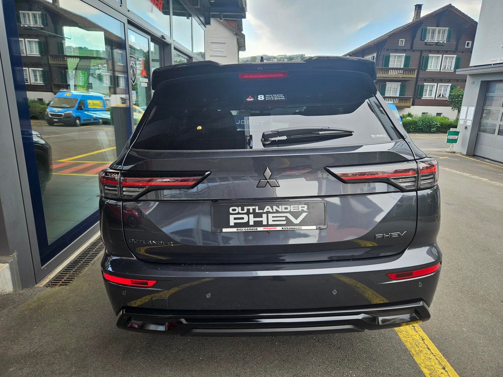 MITSUBISHI Outlander 2.4 PHEV Sport 4x4-showroom-element-3