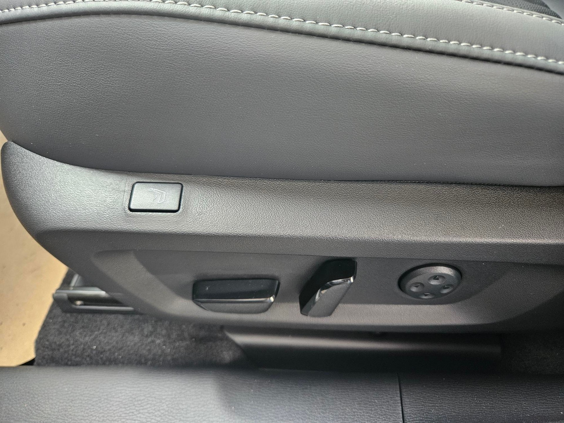 MITSUBISHI Outlander 2.4 PHEV Sport 4x4-image-11