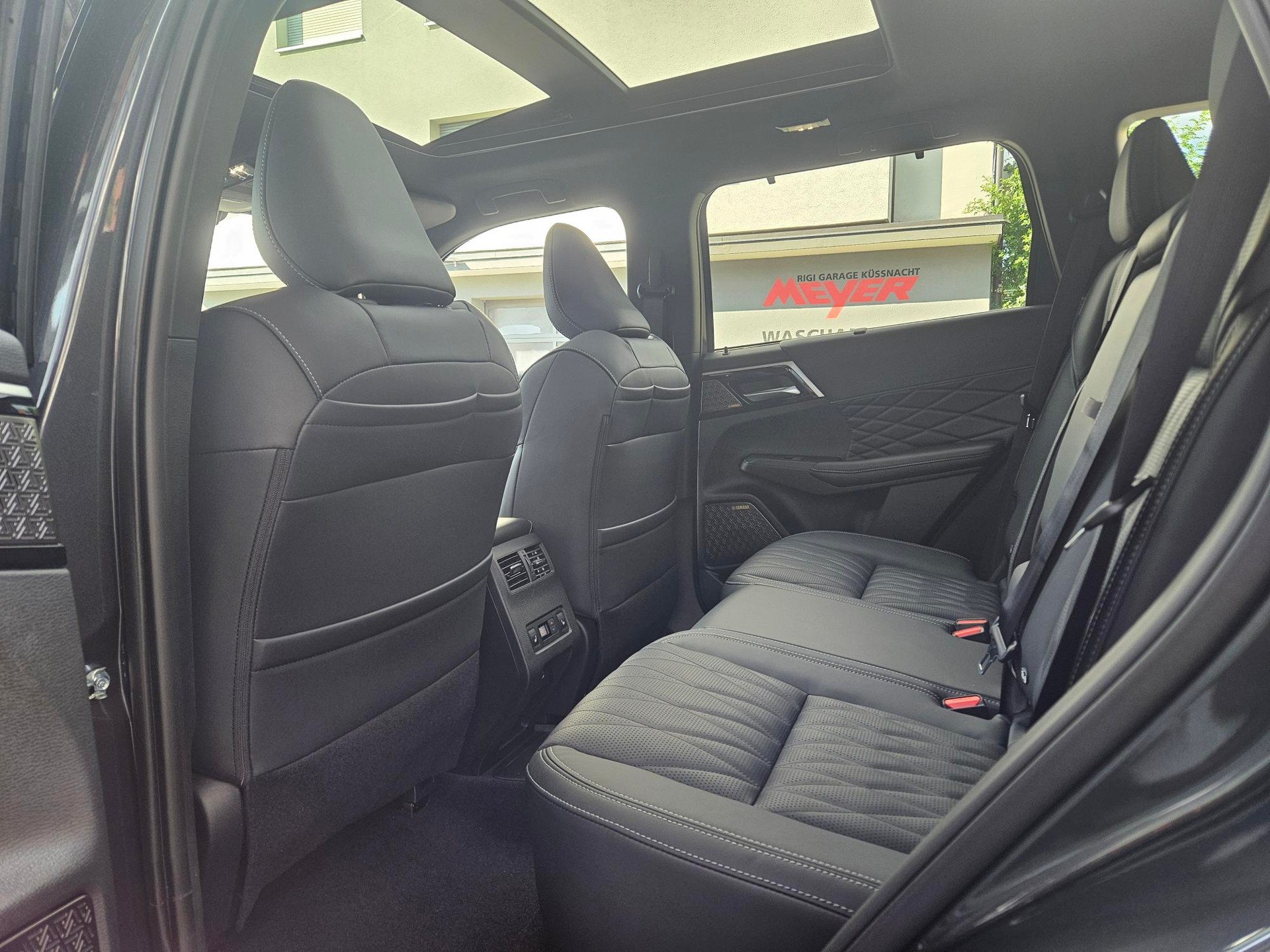 MITSUBISHI Outlander 2.4 PHEV Sport 4x4-image-7