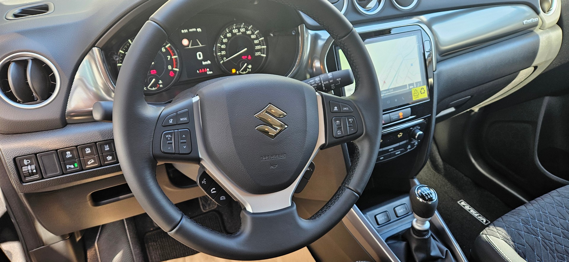 SUZUKI Vitara 1.4 Boosterjet Compact Top 4x4 Hybrid-image-4