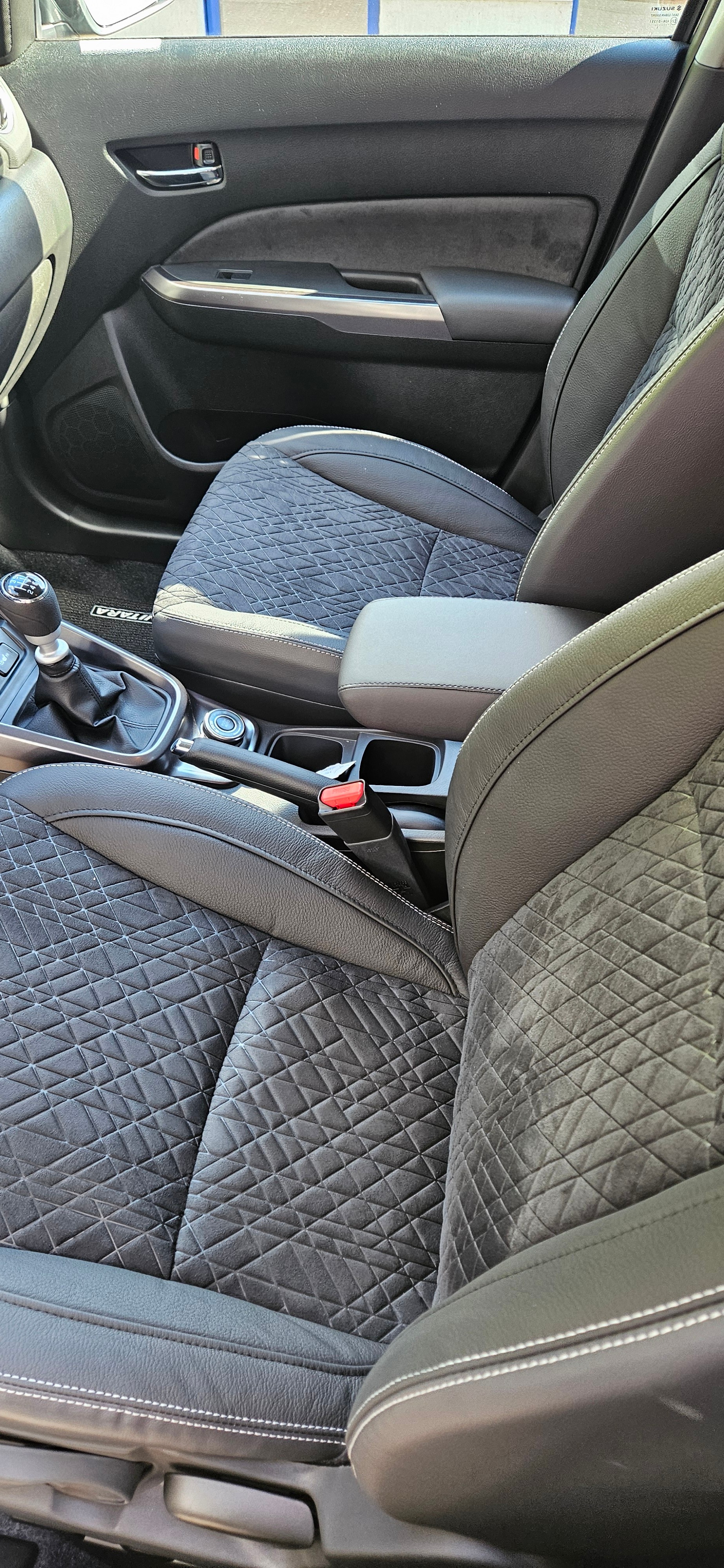 SUZUKI Vitara 1.4 Boosterjet Compact Top 4x4 Hybrid-image-6