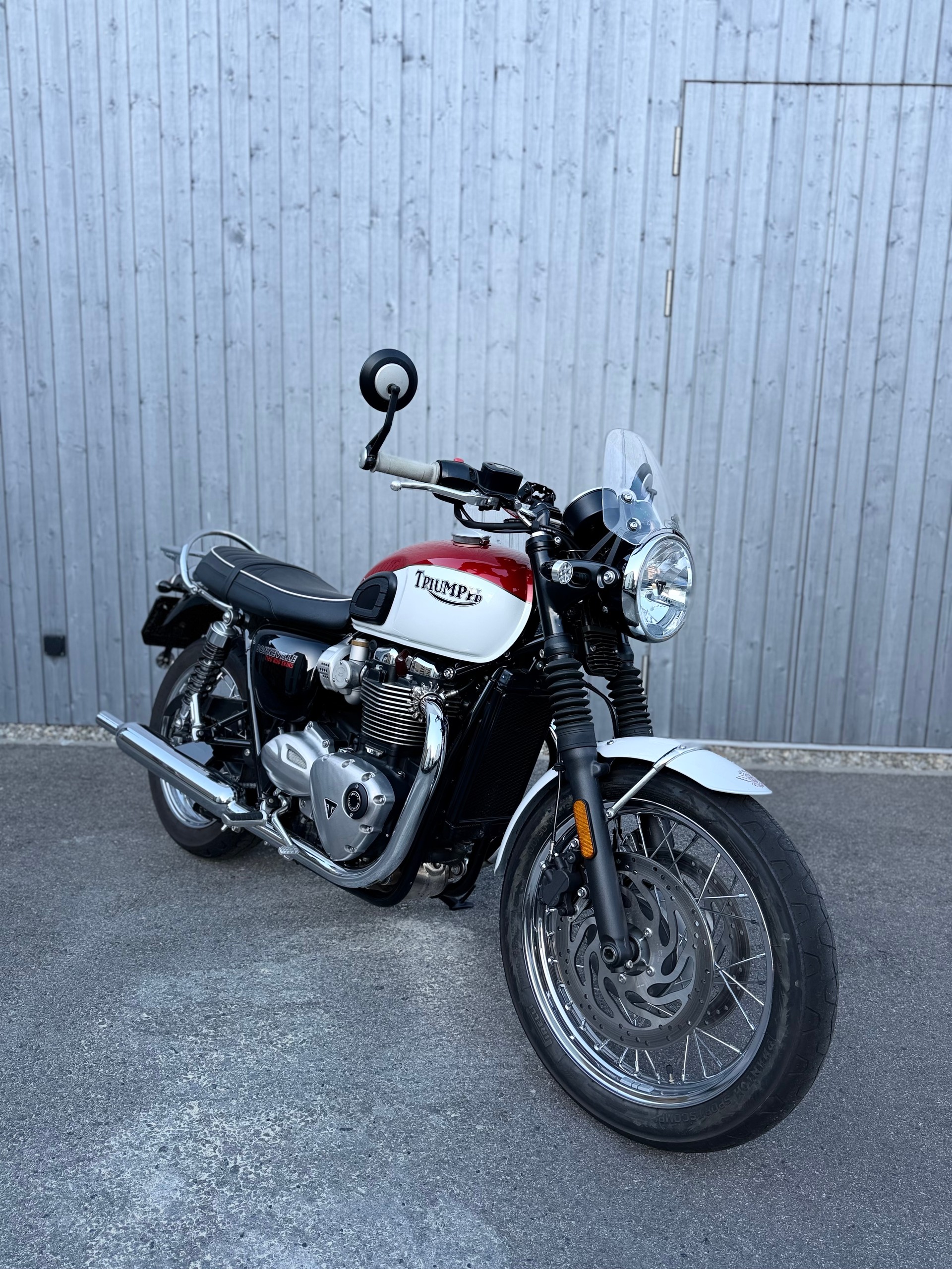 TRIUMPH Bonneville T120 ABS-showroom-element-1