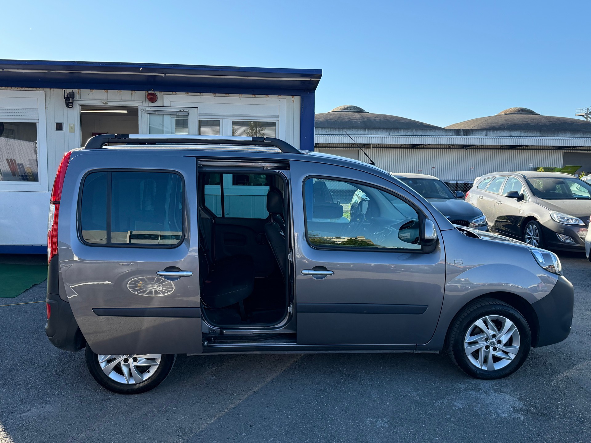RENAULT Kangoo 1.5 dCi Extrem / Frisch ab MFK & Service / Bremsen neu / 8-fach bereift / Garantie / Navi / PDC-image-3