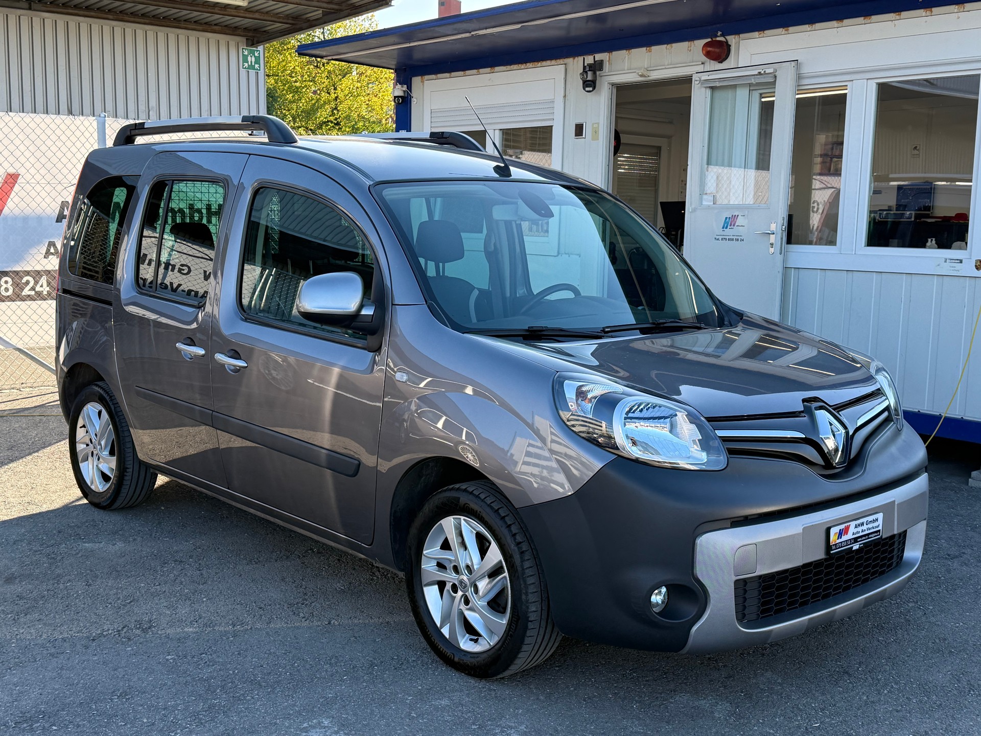 RENAULT Kangoo 1.5 dCi Extrem / Frisch ab MFK & Service / Bremsen neu / 8-fach bereift / Garantie / Navi / PDC-image-2