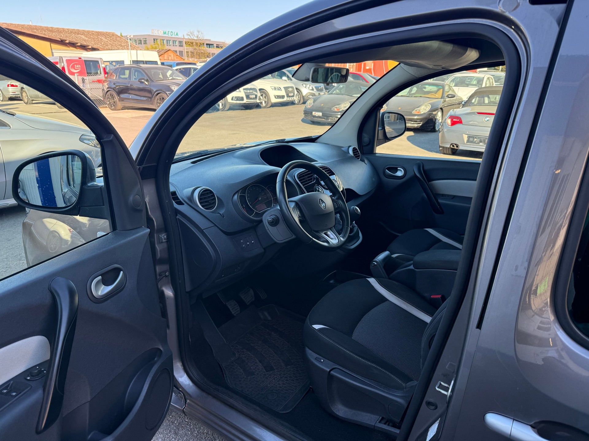 RENAULT Kangoo 1.5 dCi Extrem / Frisch ab MFK & Service / Bremsen neu / 8-fach bereift / Garantie / Navi / PDC-image-10