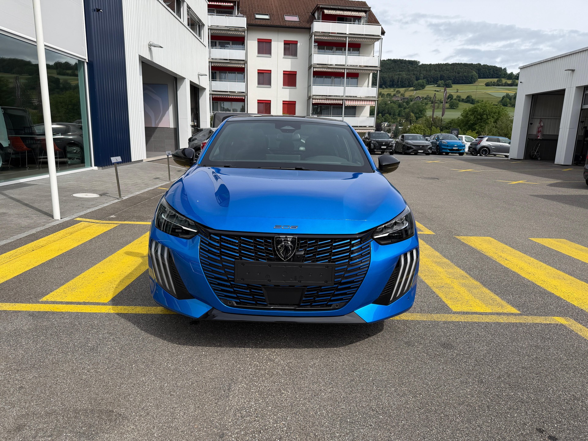 PEUGEOT 208 1.2 Hybrid 145 GT-image-6
