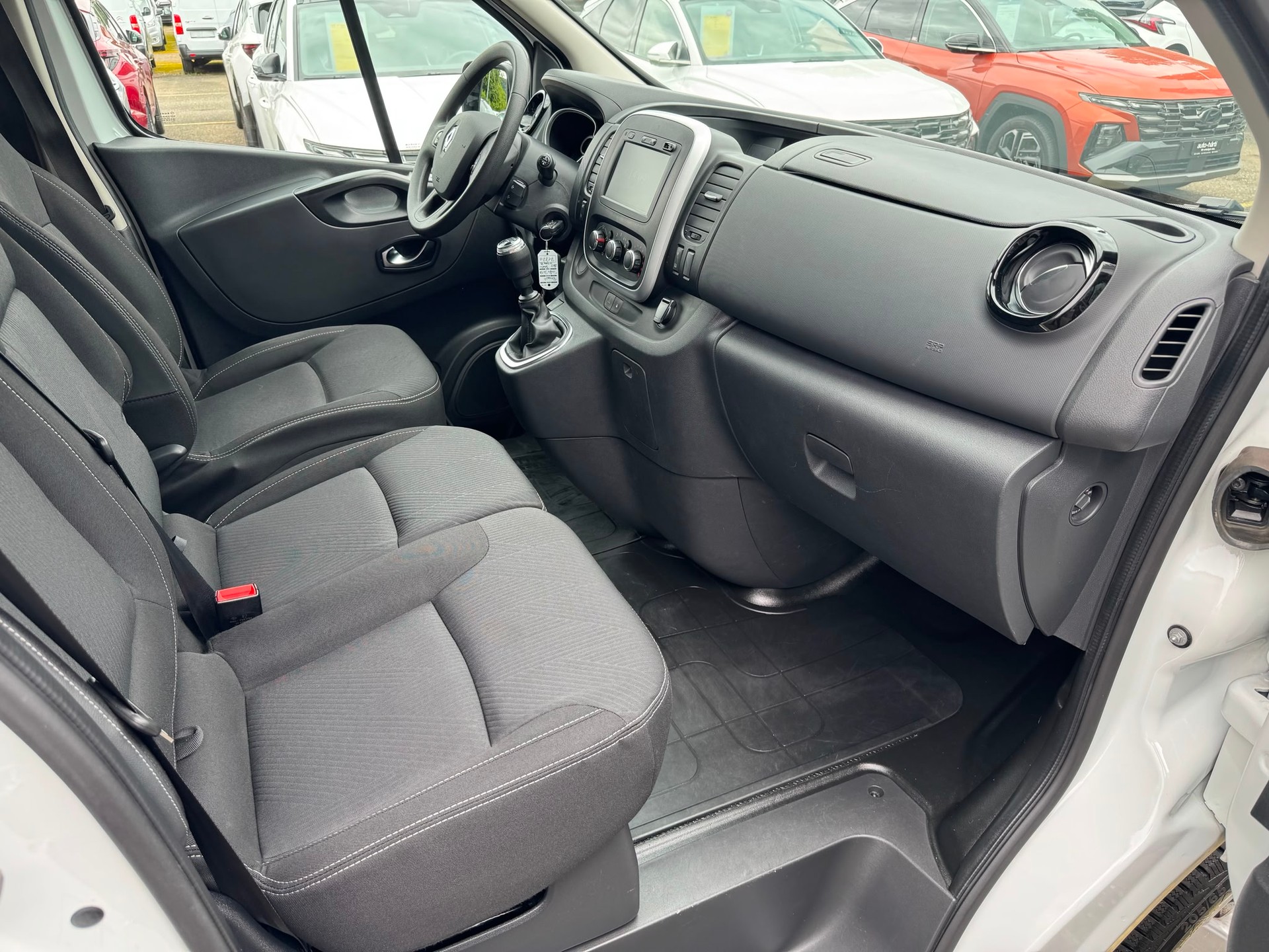 RENAULT Trafic 2.0 Energy dCi 120 3.0t Business L1H1-image-5