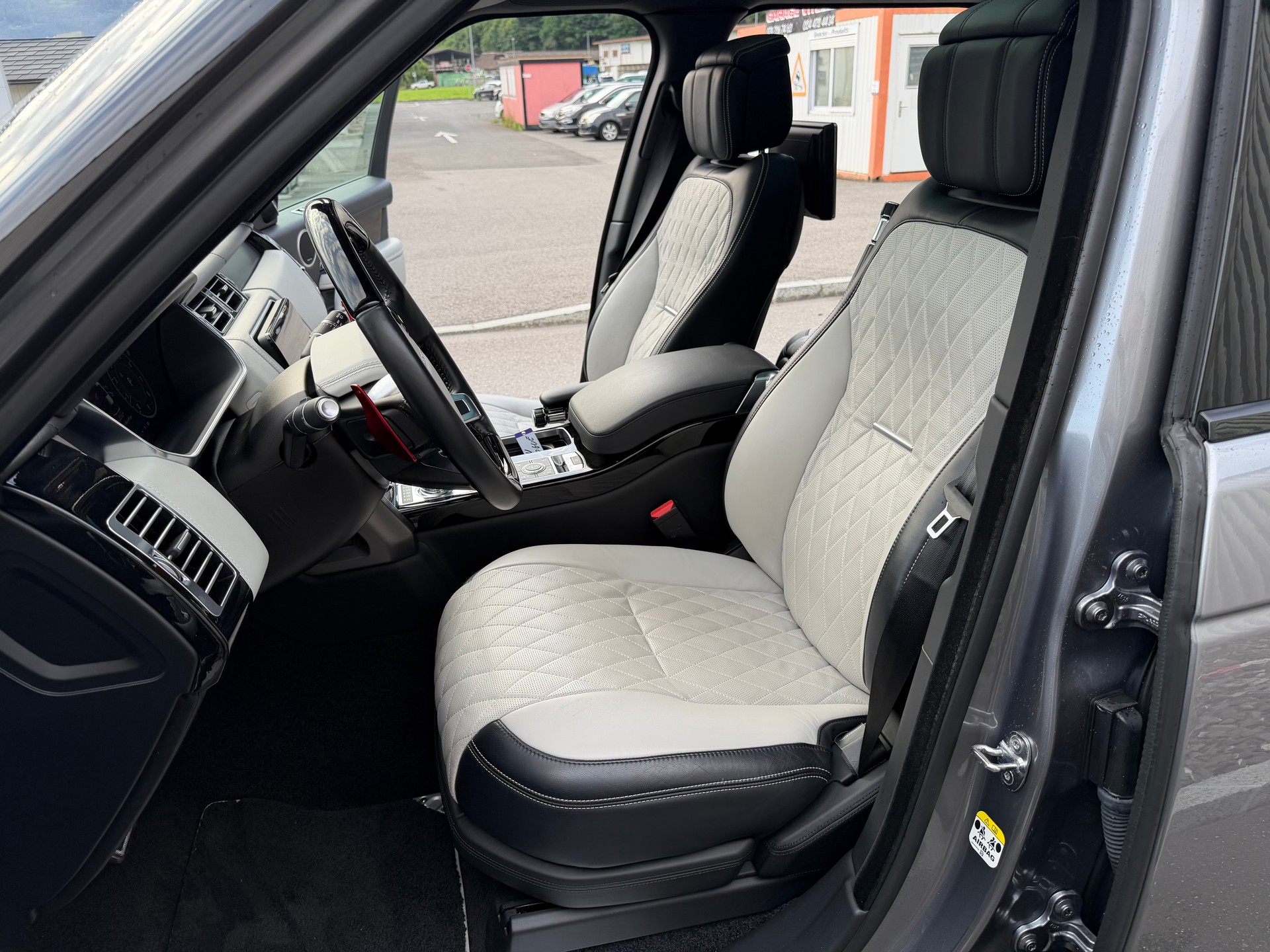 LAND ROVER Range Rover LWB 5.0 V8 S/C SV AB Automatic GARANTIE LAND ROVER 01.05.2027-image-16